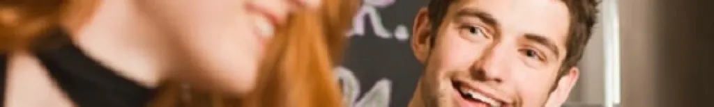 Für Männer: Flirtsignale richtig deuten